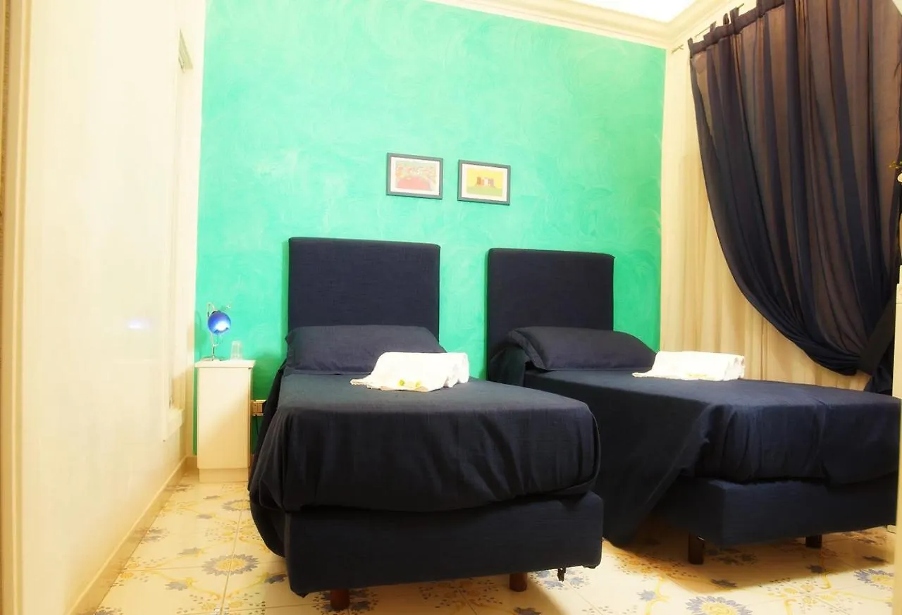 Le Vie Di Napoli B&B 0*, Naples Italy